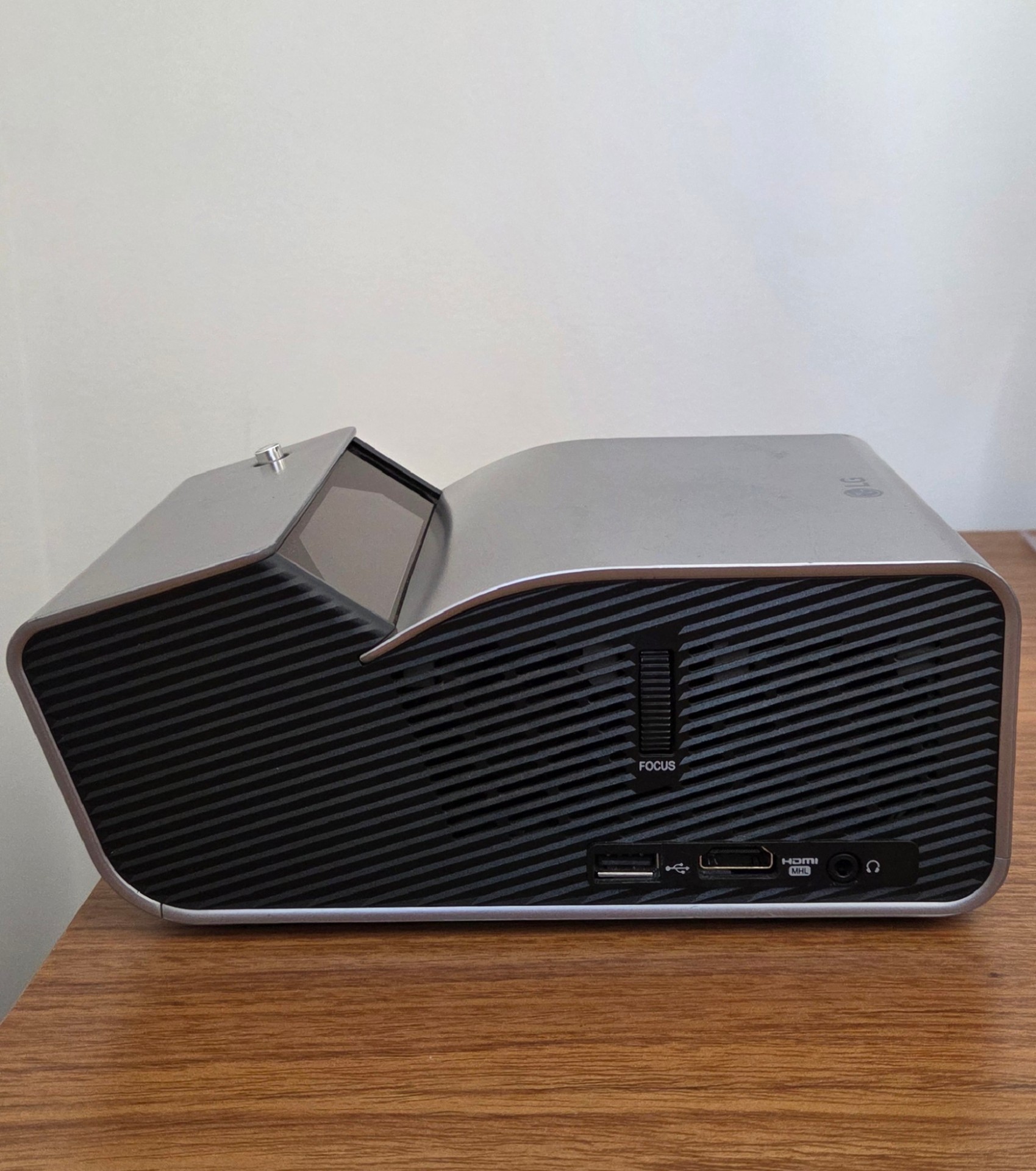 Projetor LG CineBeam PH450U (Curta Distância, HD, 3D) + Fire TV Stick 4K + 2 Óculos 3D Ativos