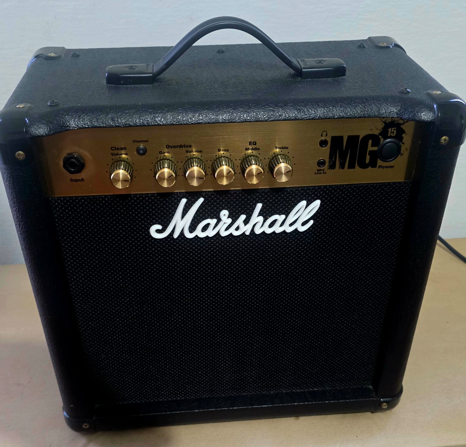 Amplificador Marshall MG15 – Cubo para Guitarra 15W
