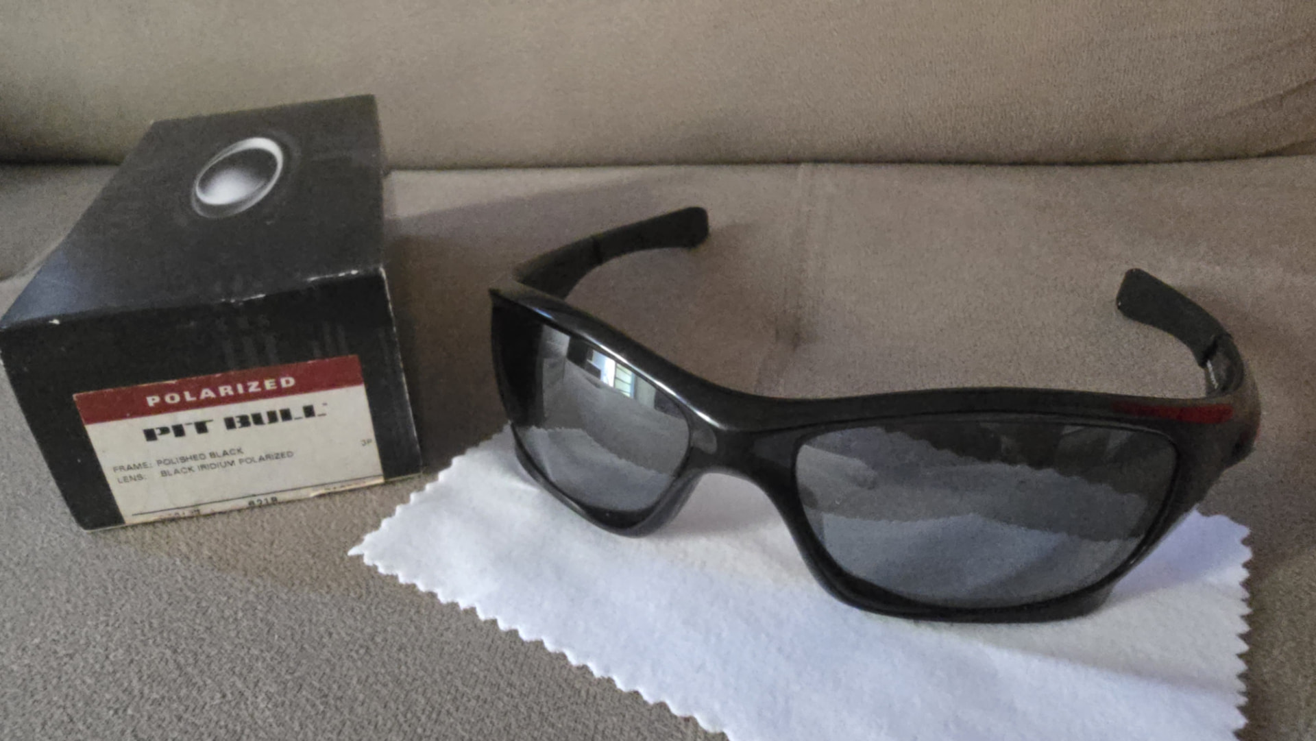 Óculos Oakley Pit Bull Polarized (Raro) — Frame Polished Black / Black Iridium Polarized